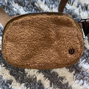 Sherpa lululemon belt bag